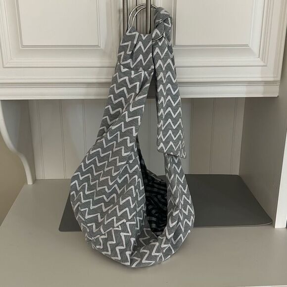 Pet Sling Carrier - Picture 1 of 4